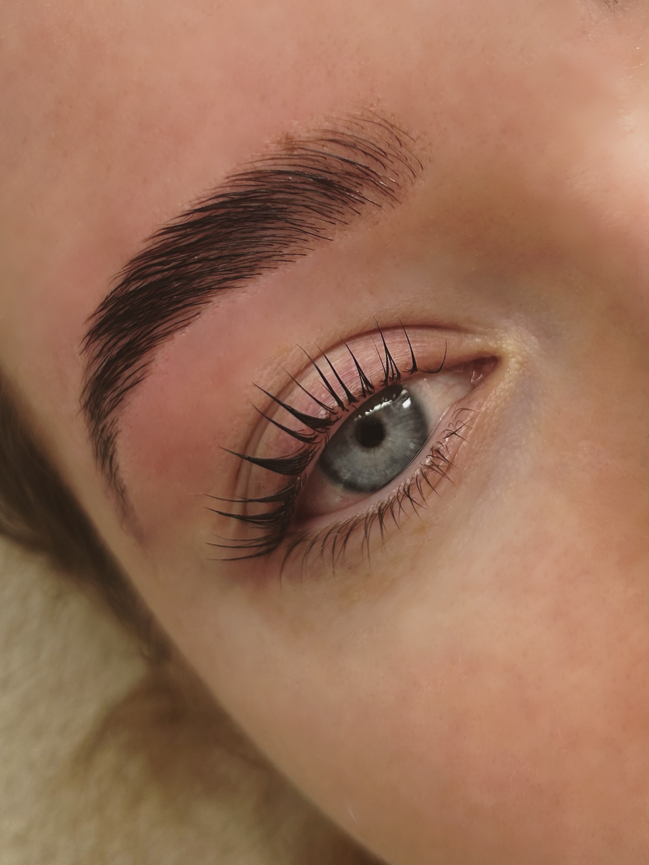Lifted natural lashes and styled brows by ZLD Beauty